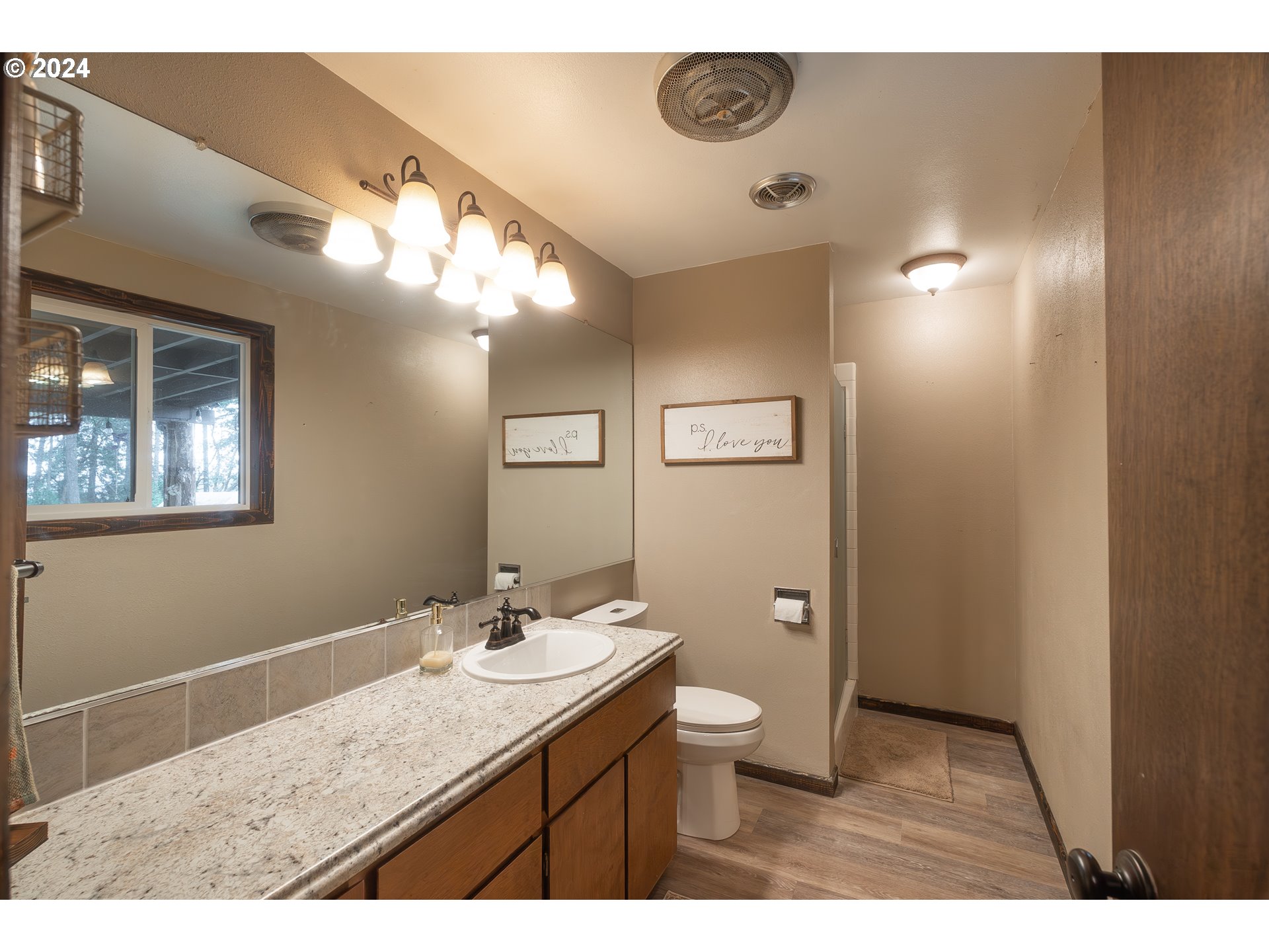 1335 Colonial Road Roseburg, OR 97471 - Photo 17 of 46 Gallery Image 17