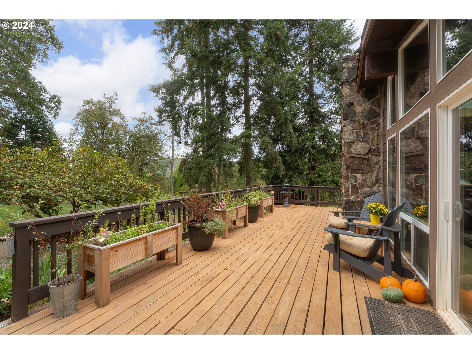 1335 Colonial Road Roseburg, OR 97471 - Photo 2 of 46 Gallery Image 2