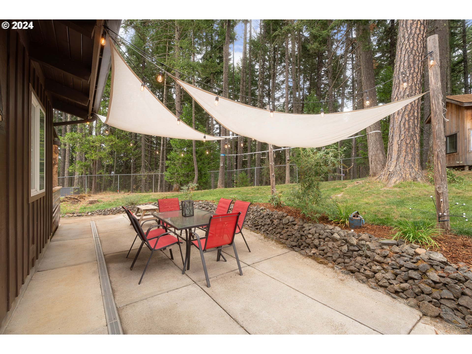 1335 Colonial Road Roseburg, OR 97471 - Photo 4 of 46 Gallery Image 4