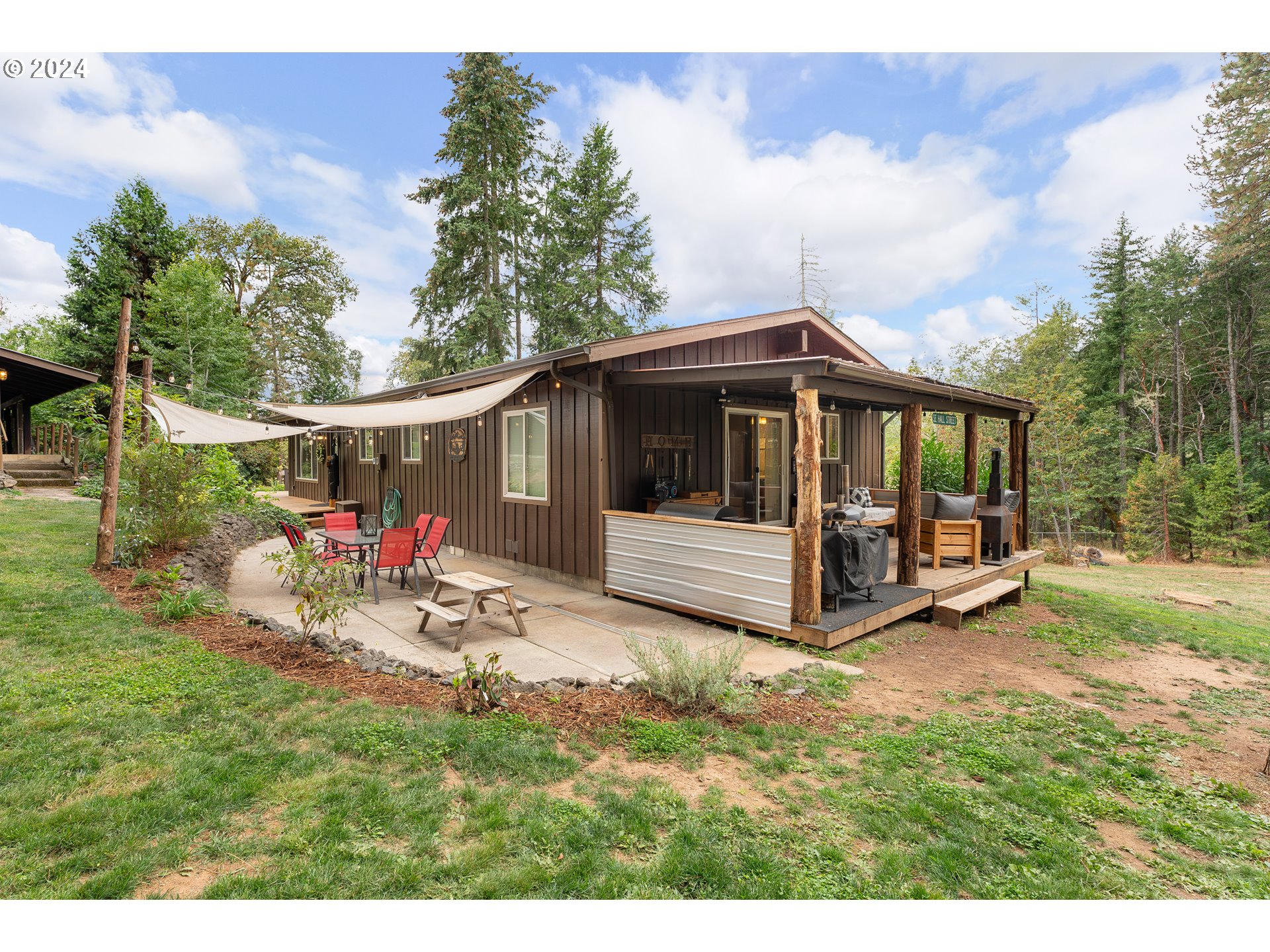 1335 Colonial Road Roseburg, OR 97471 - Photo 5 of 46 Gallery Image 5