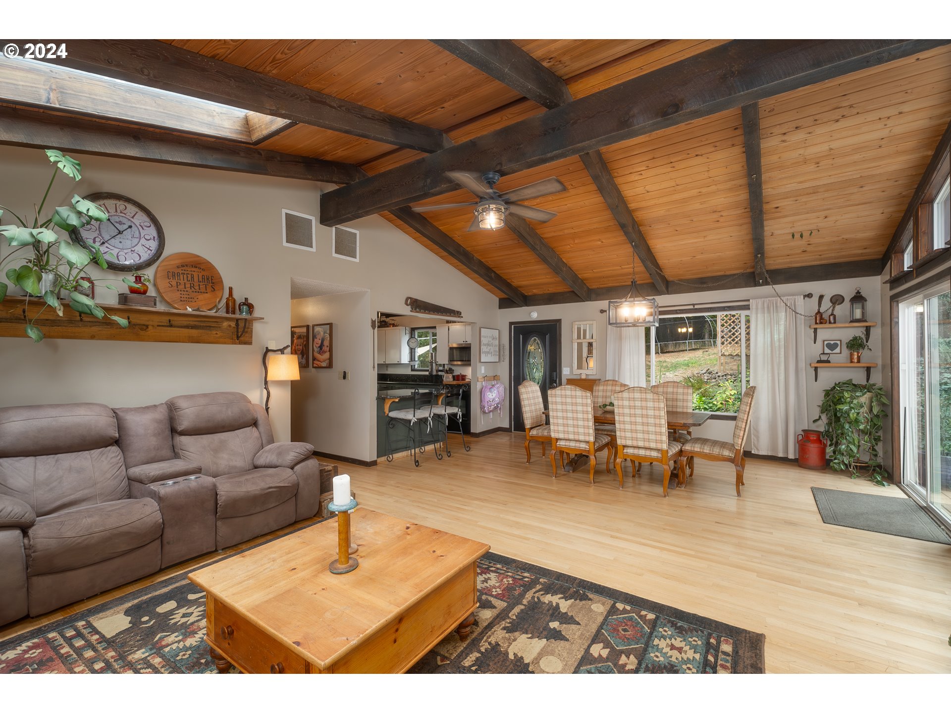 1335 Colonial Road Roseburg, OR 97471 - Photo 9 of 46 Gallery Image 9