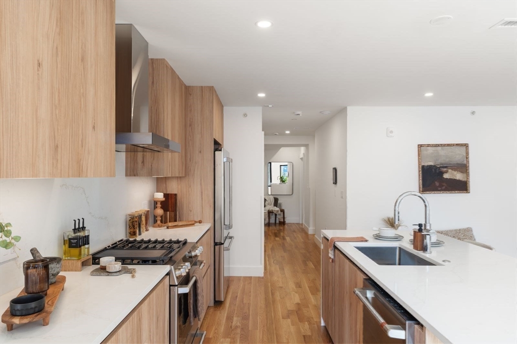 6 Gen Devine Way, Unit 1 Boston, MA 02127 - Photo 12 of 36