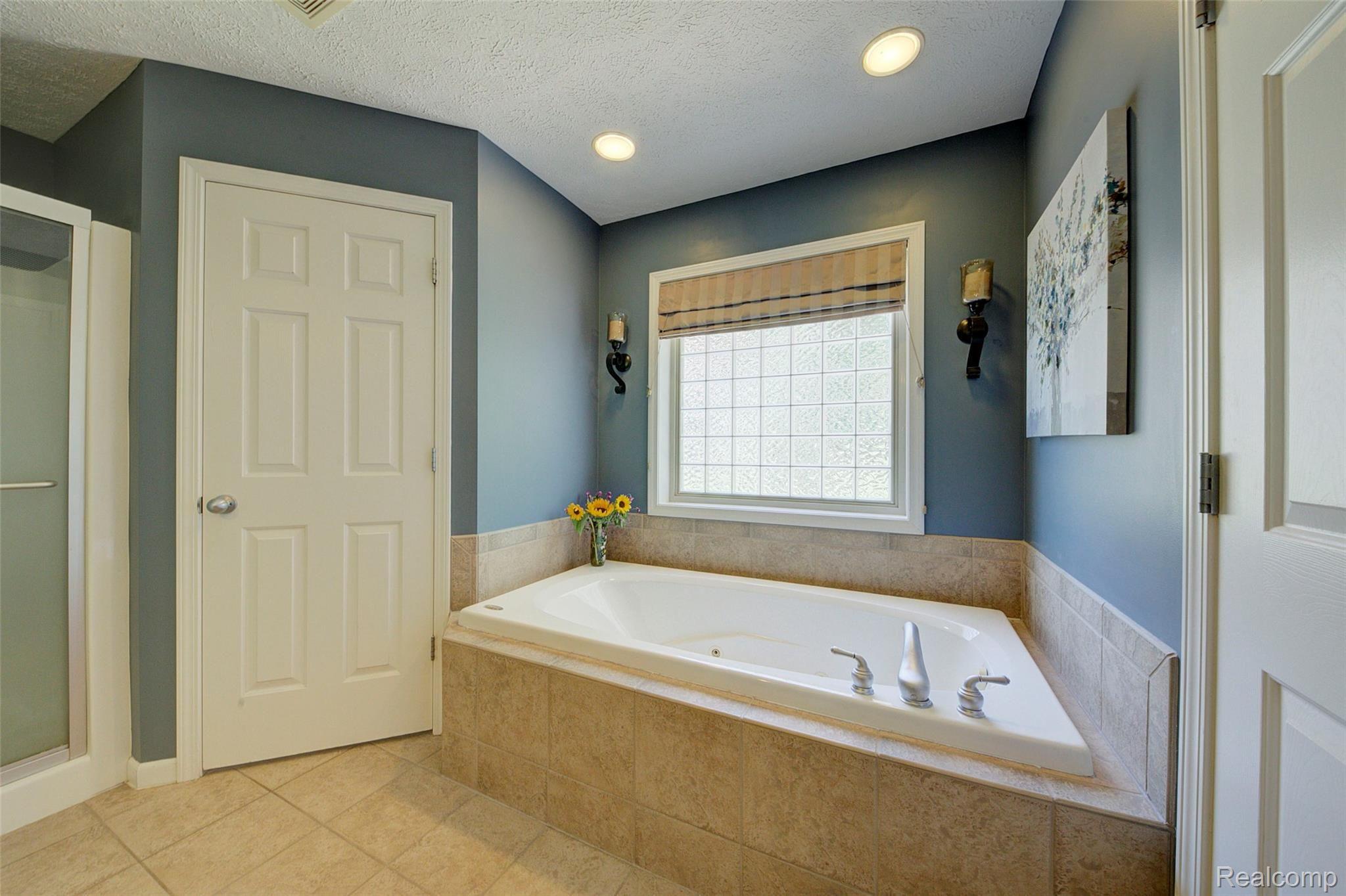 3100 Ridley Way Howell, MI 48843 - Photo 26 of 55 Master Bath 3.jpg