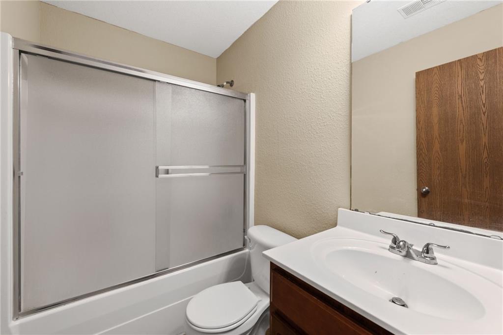 1640 Southwest Madison Street Lee's Summit, MO 64081 - Photo 15 of 37