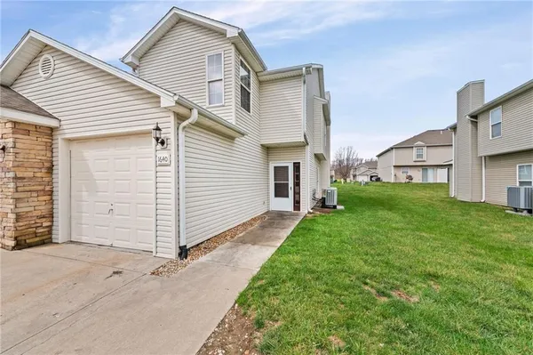 $225,000 | 1640 Southwest Madison Street, Lee's Summit, MO 64081