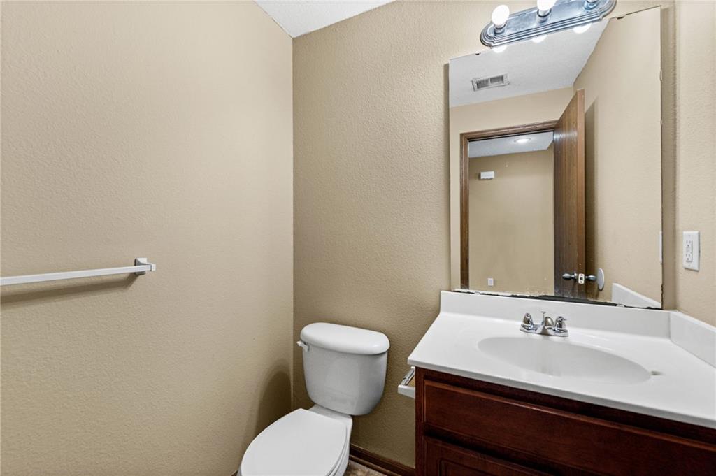 1640 Southwest Madison Street Lee's Summit, MO 64081 - Photo 4 of 37