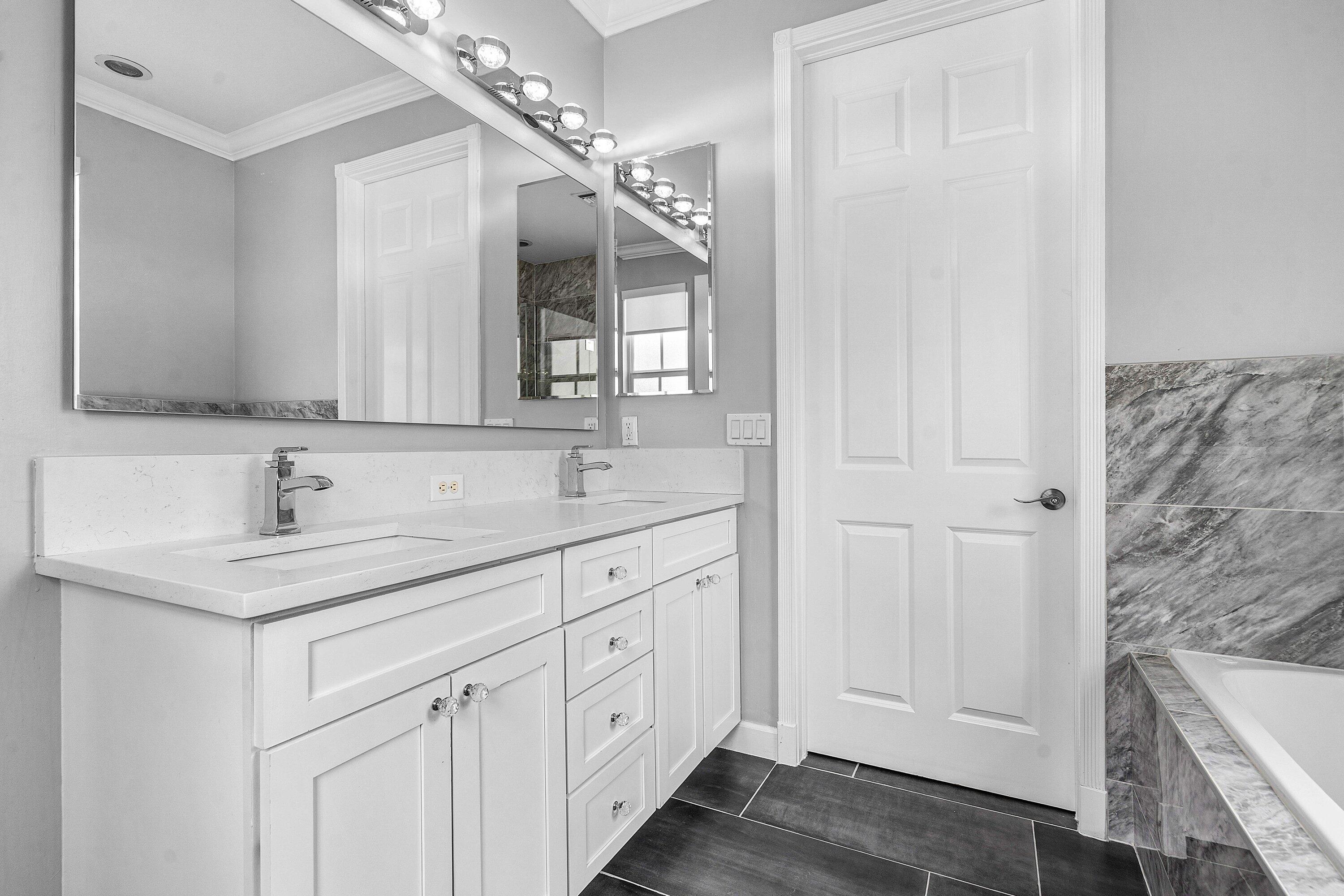 8253 Northwest 8th Way Boca Raton, FL 33487 - Photo 11 of 40 Primary Bath