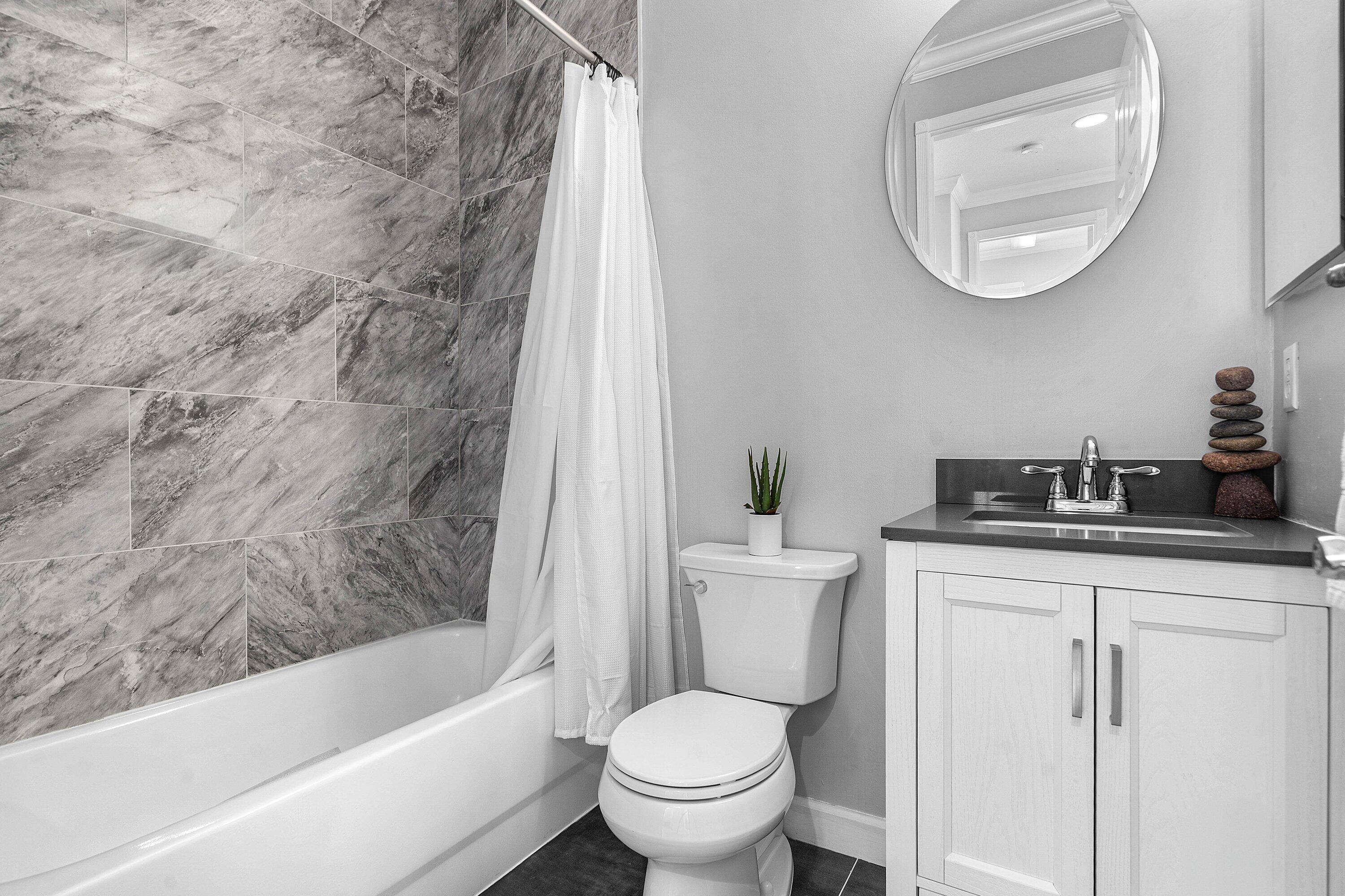 8253 Northwest 8th Way Boca Raton, FL 33487 - Photo 17 of 40 Guest Bath