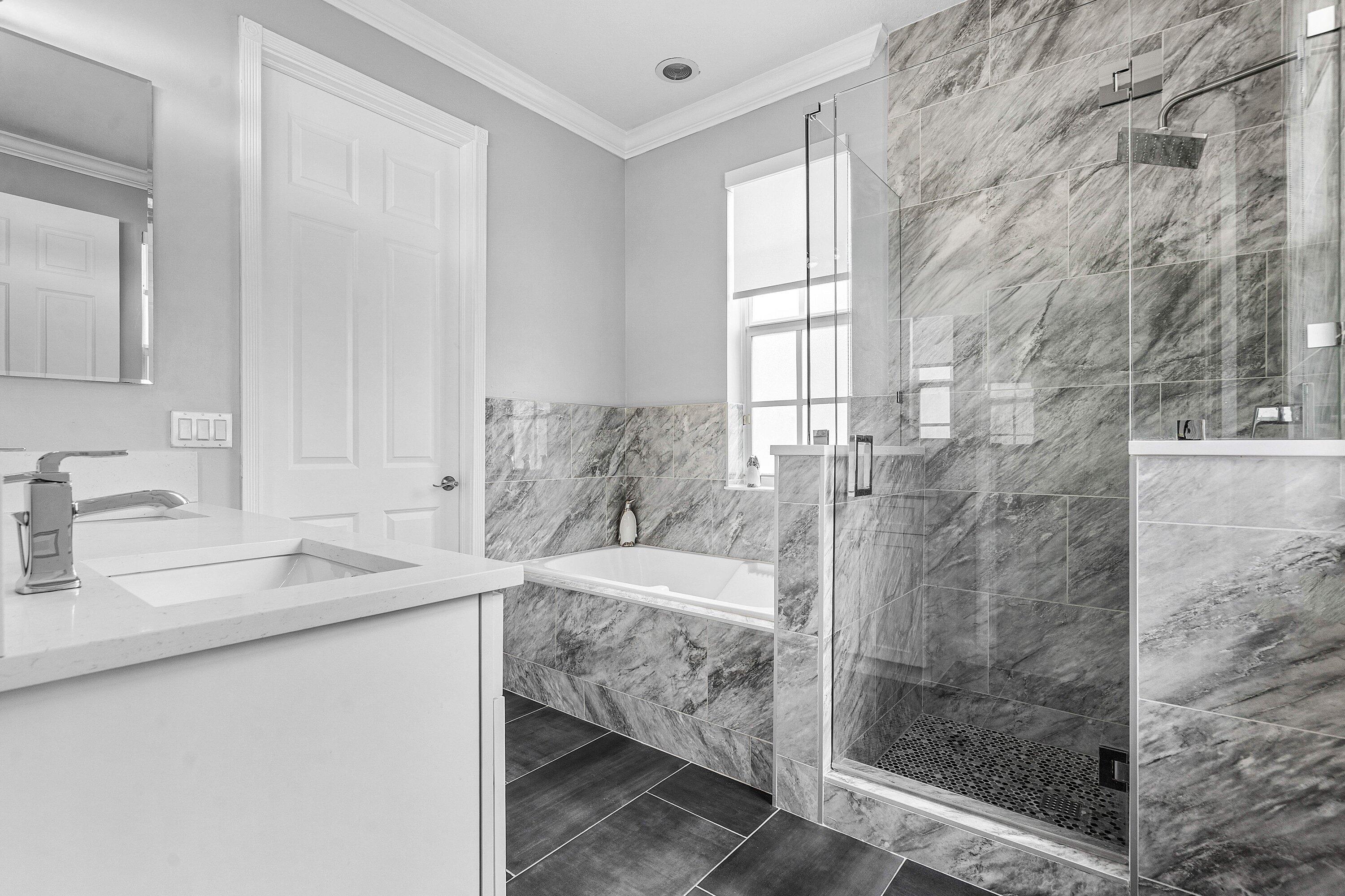 8253 Northwest 8th Way Boca Raton, FL 33487 - Photo 10 of 40 Primary Bath