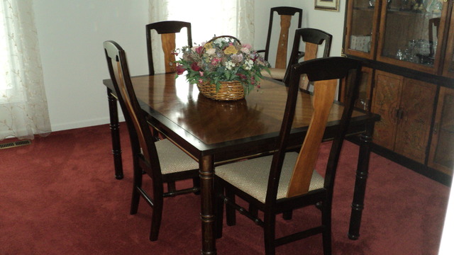 380 Northgate Road Lindenhurst, IL 60046 - Photo 11 of 19 a view of a dining room with furniture and window