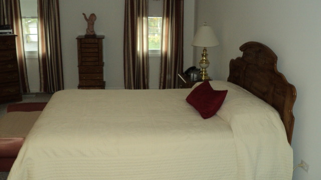 380 Northgate Road Lindenhurst, IL 60046 - Photo 15 of 19 a bedroom with a bed lamp and window