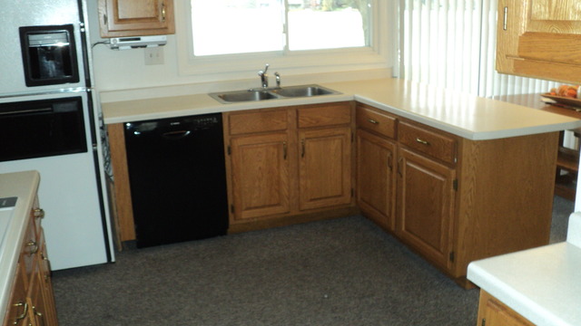 380 Northgate Road Lindenhurst, IL 60046 - Photo 4 of 19 a kitchen with a sink a refrigerator and window