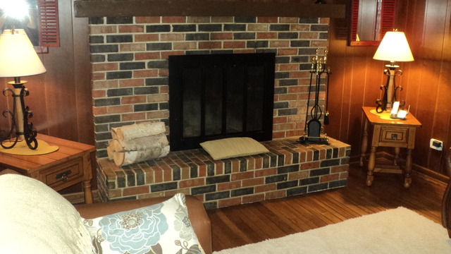 380 Northgate Road Lindenhurst, IL 60046 - Photo 9 of 19 a living room with furniture