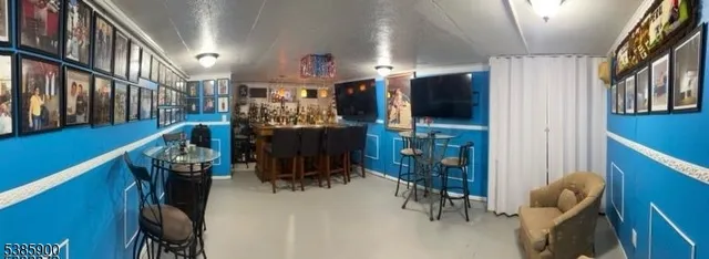 a view of entryway and livingroom