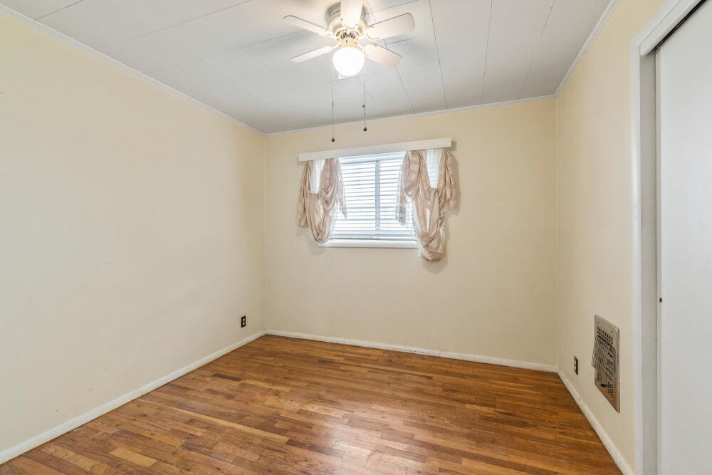 1460 Joe Wright Road Klamath Falls, OR 97603 - Photo 29 of 78 1460JoeWrightRdInterior-19