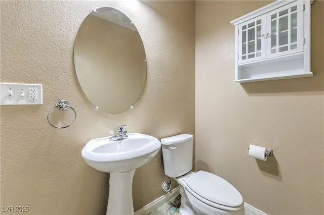 $2,900 | 121 Pettswood Drive, Henderson, NV 89002