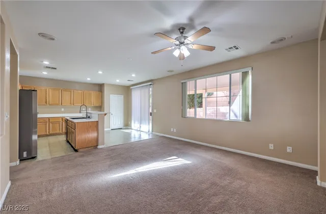 $2,900 | 121 Pettswood Drive, Henderson, NV 89002