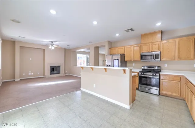 $2,900 | 121 Pettswood Drive, Henderson, NV 89002