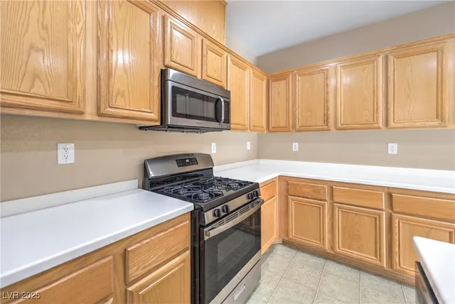 $2,900 | 121 Pettswood Drive, Henderson, NV 89002