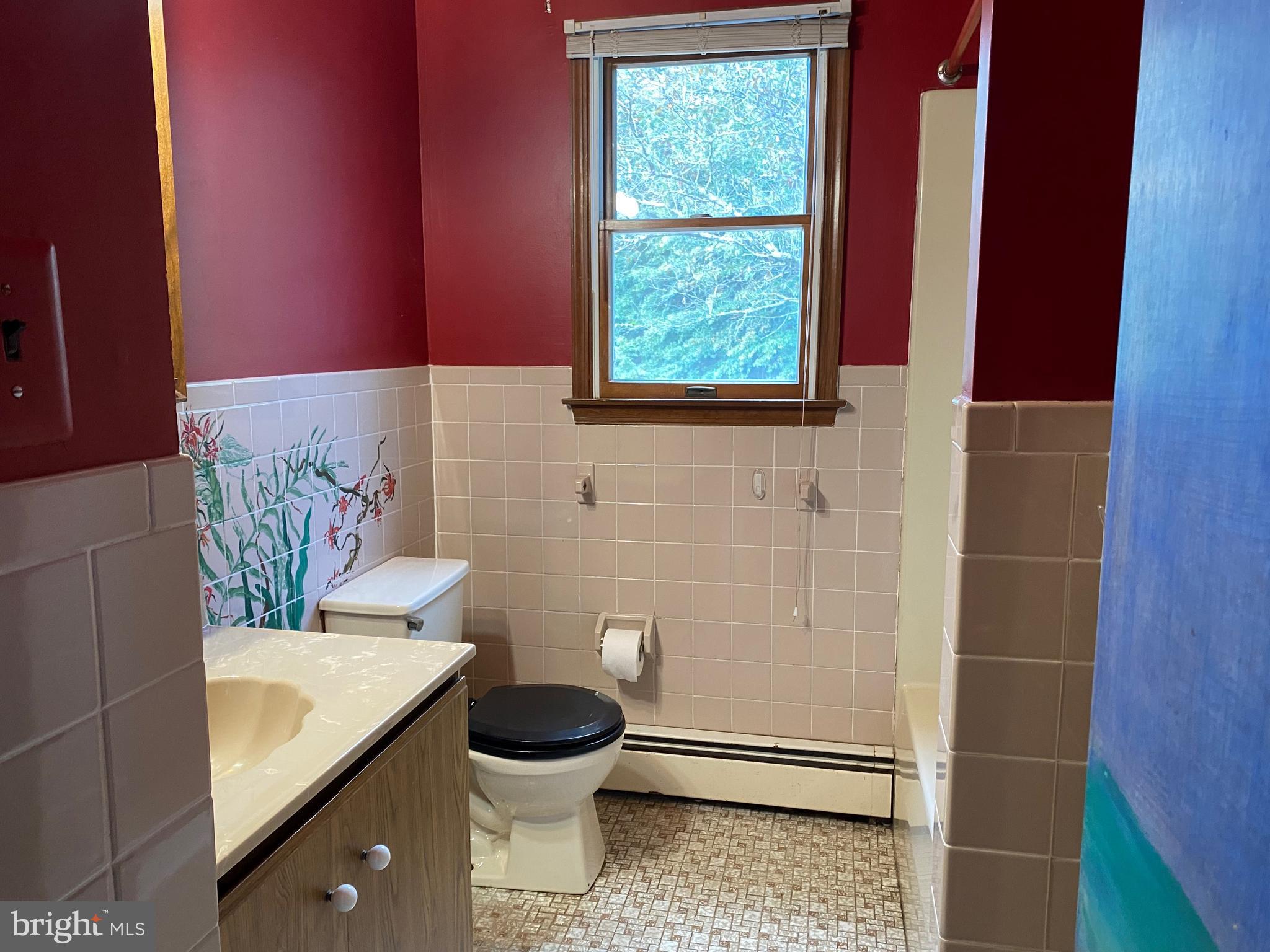 412 Center School Road Perkasie, PA 18944 - Photo 14 of 32 1st Floor Bathroom