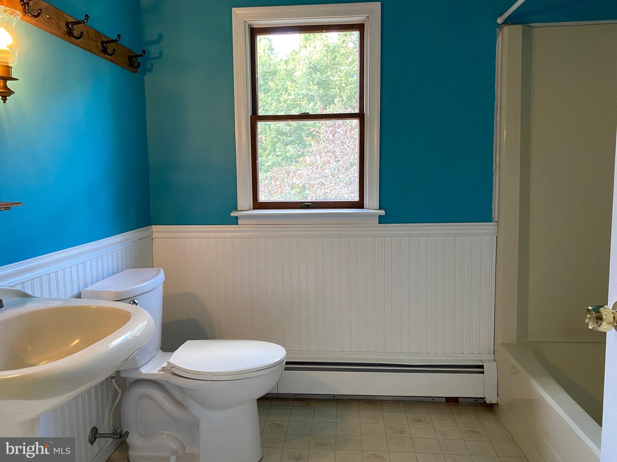 412 Center School Road Perkasie, PA 18944 - Photo 23 of 32 2nd Floor Bathroom