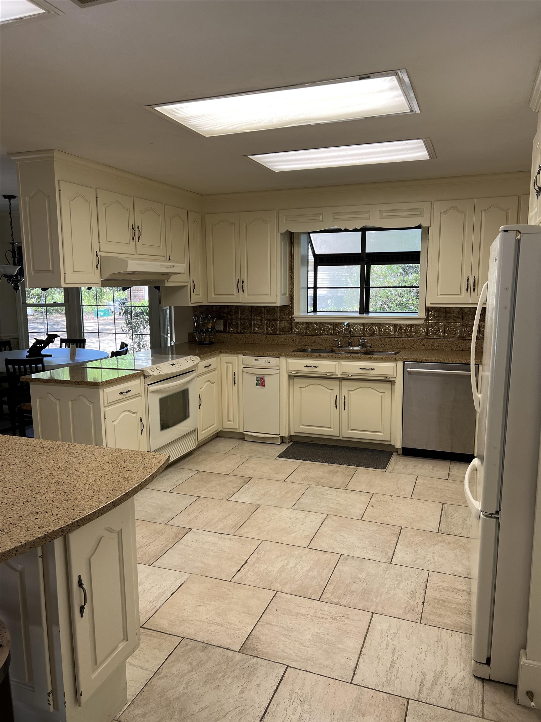 2770 Pine Ridge Road Tallahassee, FL 32308 - Photo 2 of 27 Gallery Image 2