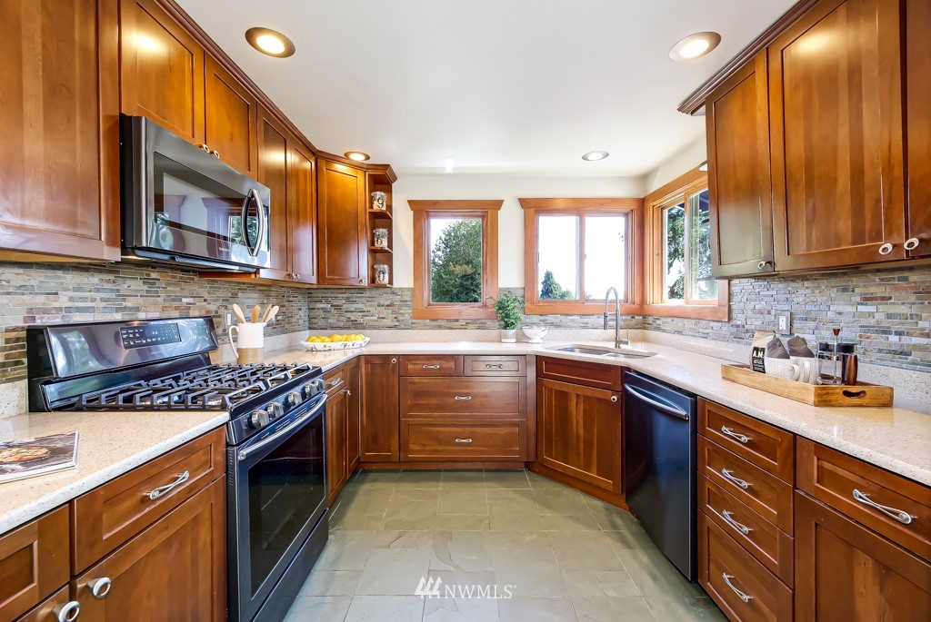 10716 Northeast 187th Street Bothell, WA 98011 - Photo 5 of 30 Gallery Image 5