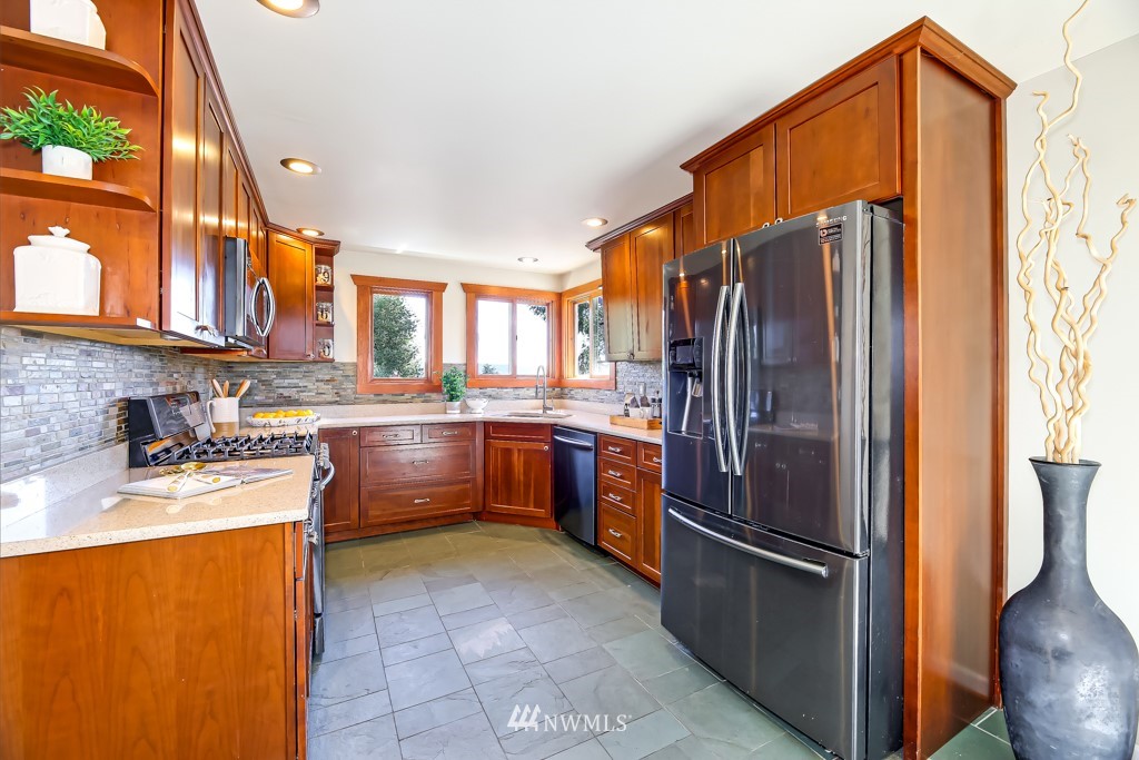 10716 Northeast 187th Street Bothell, WA 98011 - Photo 6 of 30 Gallery Image 6