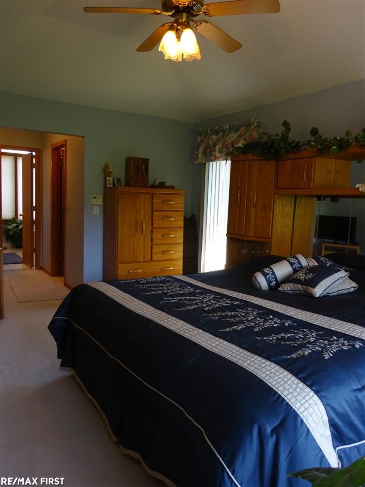 896 Grovecrest Rochester Hills, MI 48307 - Photo 7 of 43