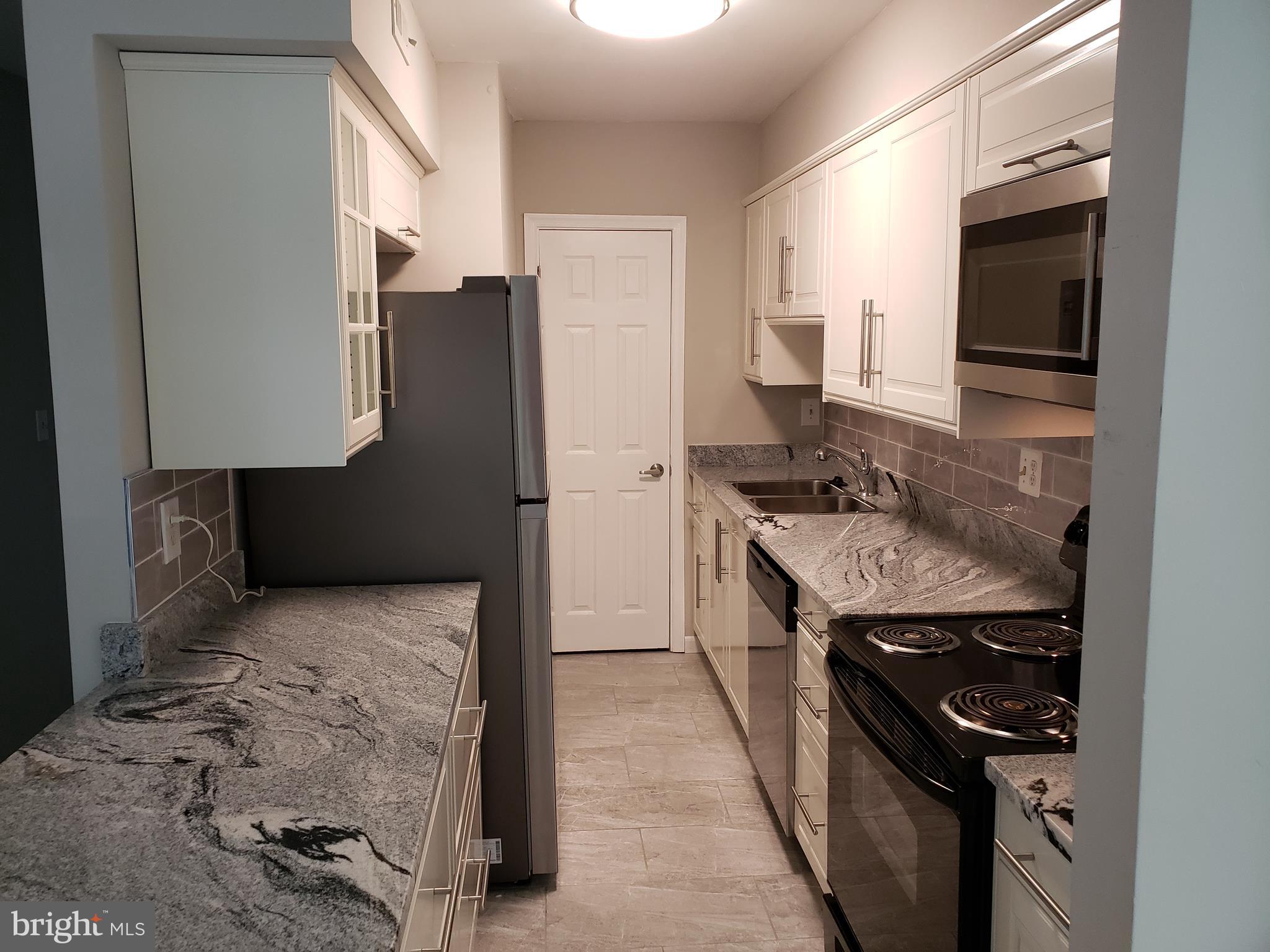8353 Dunham Court, Unit 643 Springfield, VA 22152 - Photo 4 of 23 Gorgeous kitchen