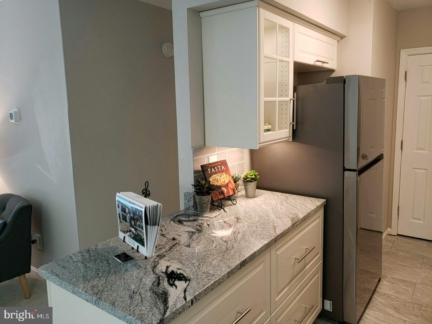 8353 Dunham Court, Unit 643 Springfield, VA 22152 - Photo 5 of 23 Large Island for food preparation