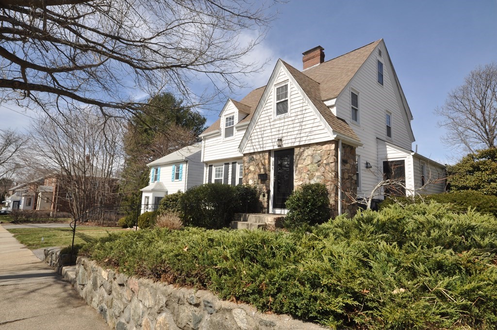 295 Appleton Street Arlington, MA 02476 - Photo 3 of 37