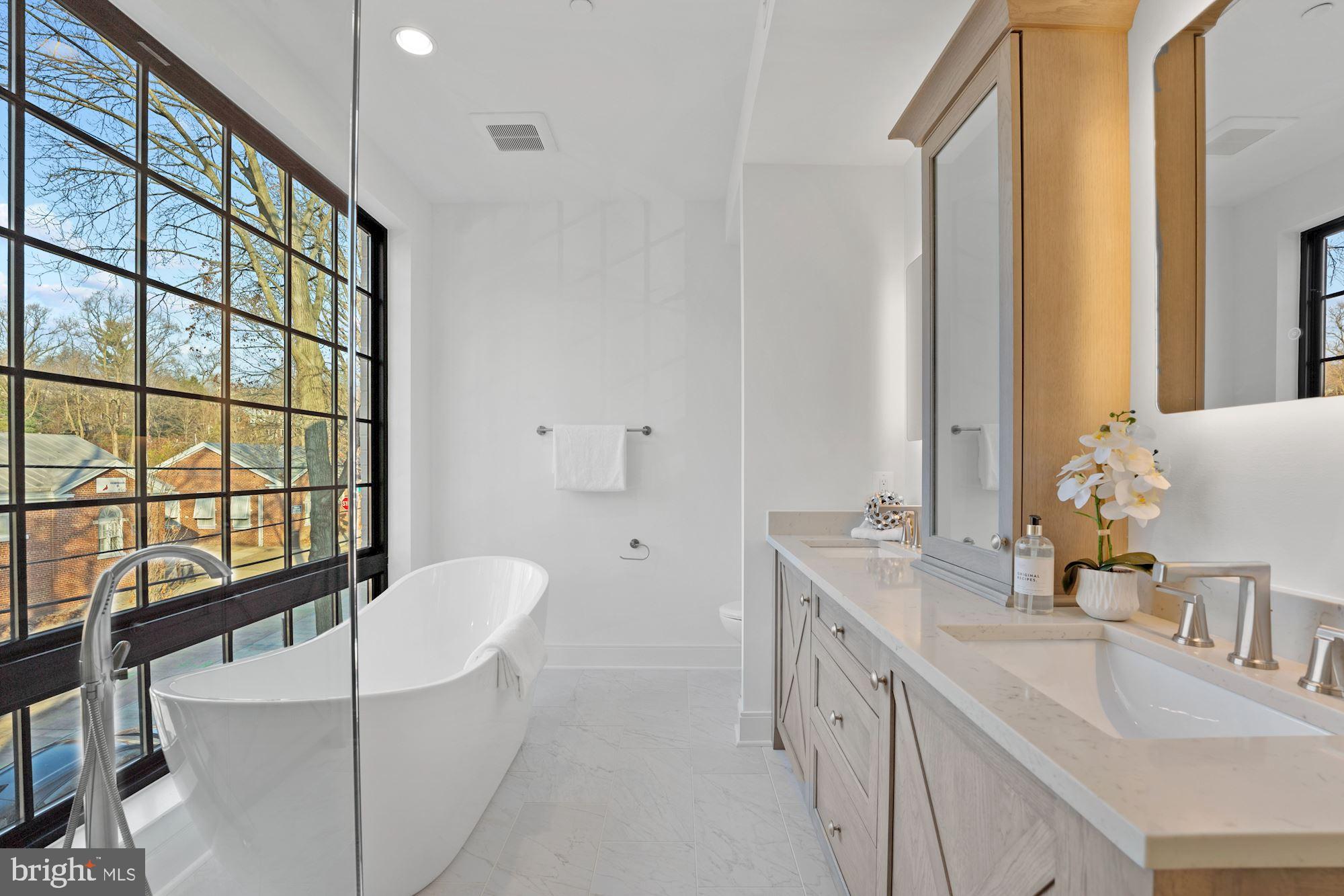 3734 R Street Northwest Washington, DC 20007 - Photo 15 of 35 Owner's Bathroom