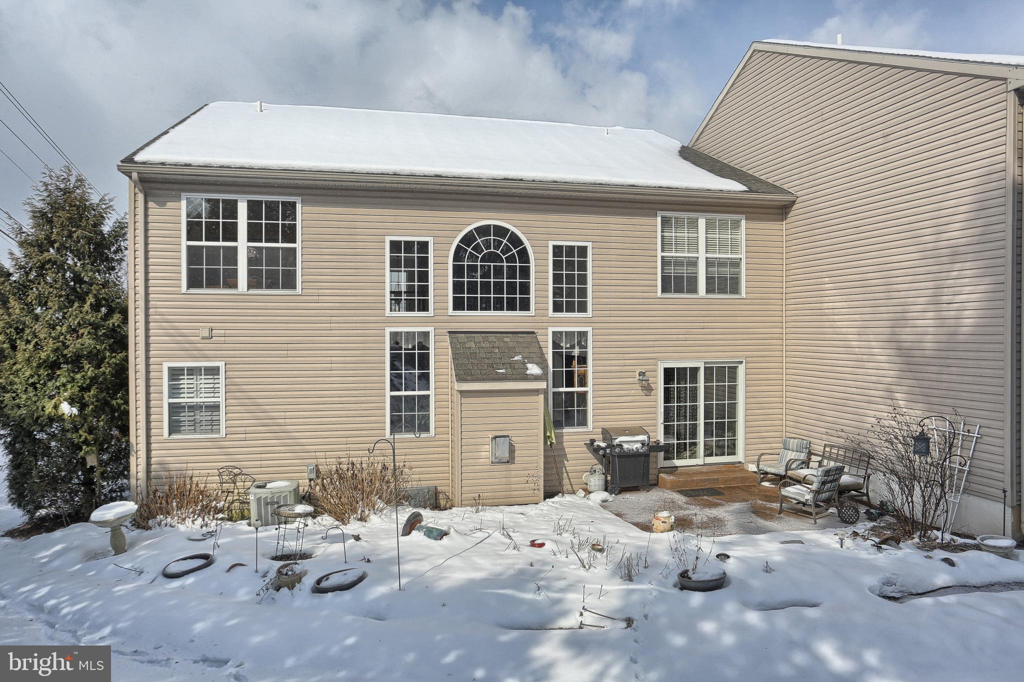 4100 Roth Farm Village Circle Mechanicsburg, PA 17050 - Photo 3 of 31