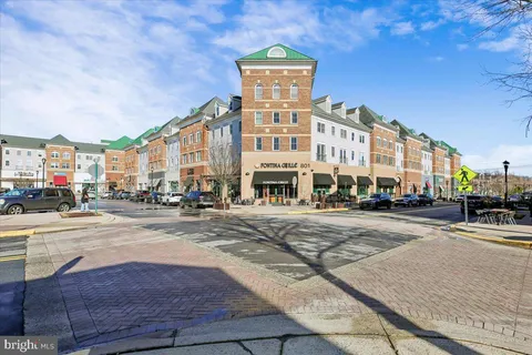 $439,900 | 801 Pleasant Drive, Unit 80111, Rockville, MD 20850