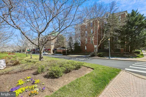 $439,900 | 801 Pleasant Drive, Unit 80111, Rockville, MD 20850