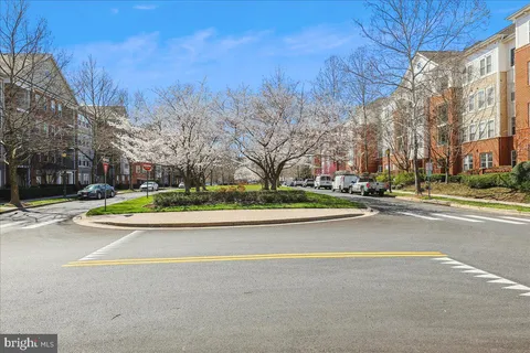 $439,900 | 801 Pleasant Drive, Unit 80111, Rockville, MD 20850