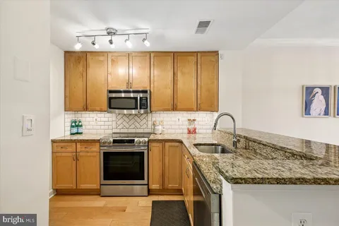$429,900 | 801 Pleasant Drive, Unit 80111, Rockville, MD 20850
