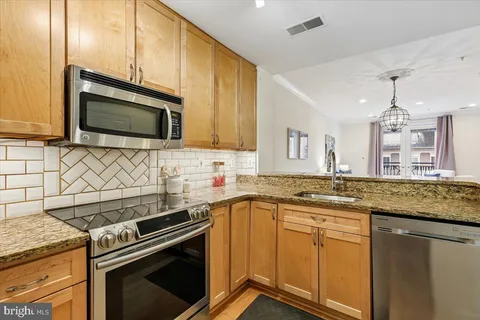 $429,900 | 801 Pleasant Drive, Unit 80111, Rockville, MD 20850