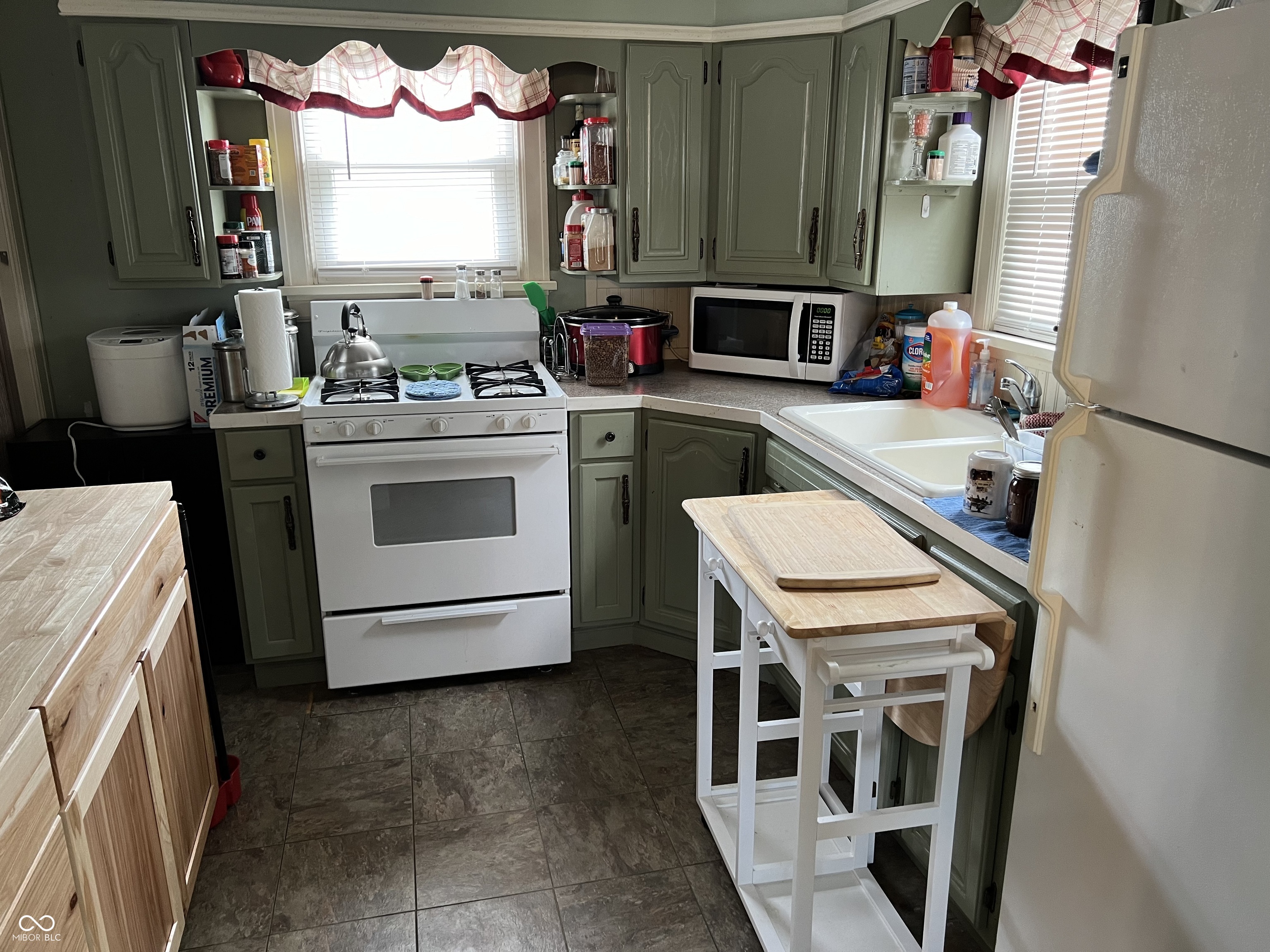 211 Elva Street Anderson, IN 46013 - Photo 6 of 26