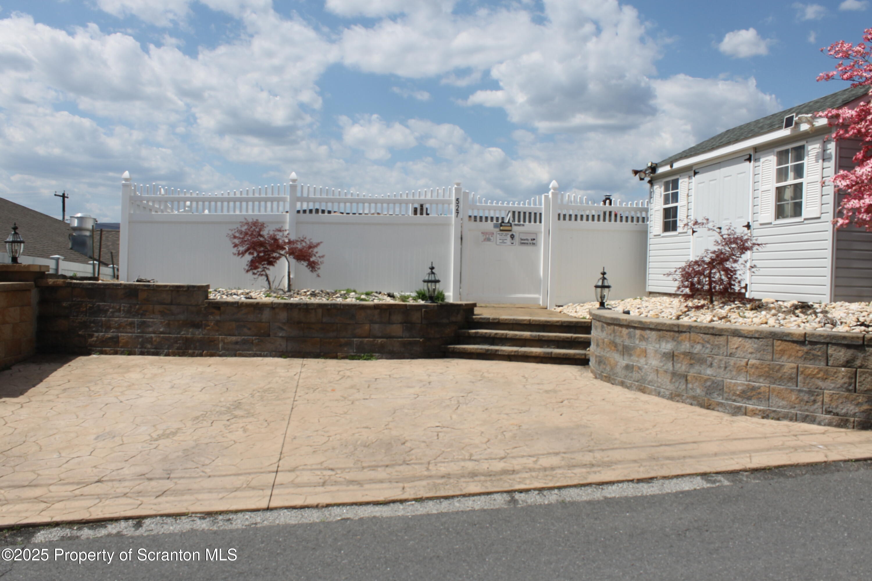 527 Cedar Avenue, Unit 3 Scranton, PA 18505 - Photo 2 of 7 a view of a living room and kitchen