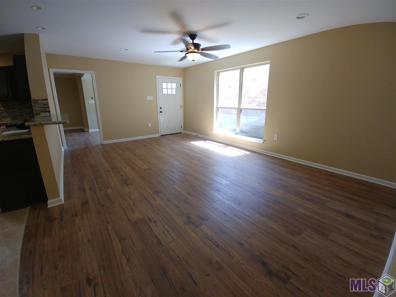1823 Stonegate Court Baton Rouge, LA 70815 - Photo 12 of 28 Large Living area