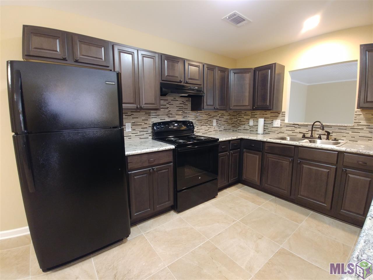 1823 Stonegate Court Baton Rouge, LA 70815 - Photo 5 of 28 Gallery Image 5