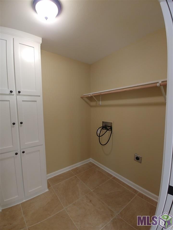 1823 Stonegate Court Baton Rouge, LA 70815 - Photo 8 of 28 Laundry