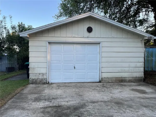 $2,000 | 1816 Weeks Avenue, Orlando, FL 32806