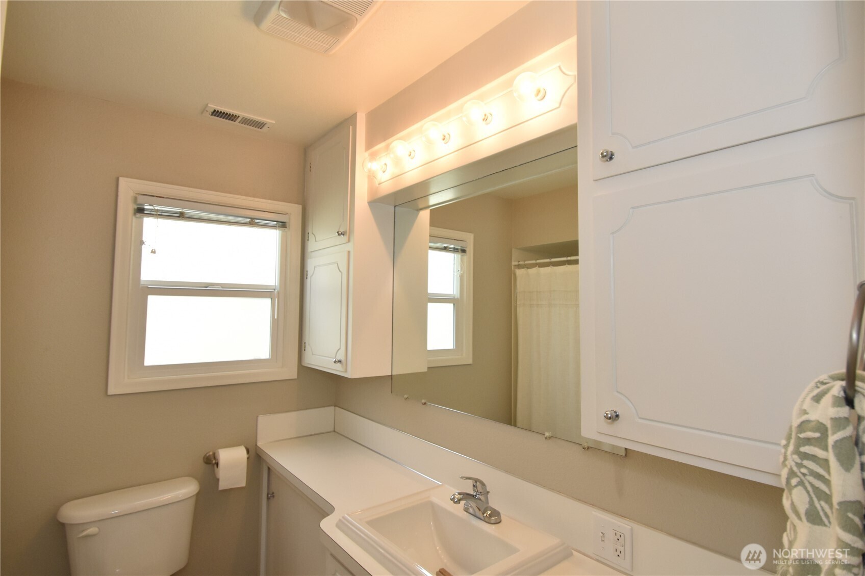 701 East Grover Street Lynden, WA 98264 - Photo 16 of 25