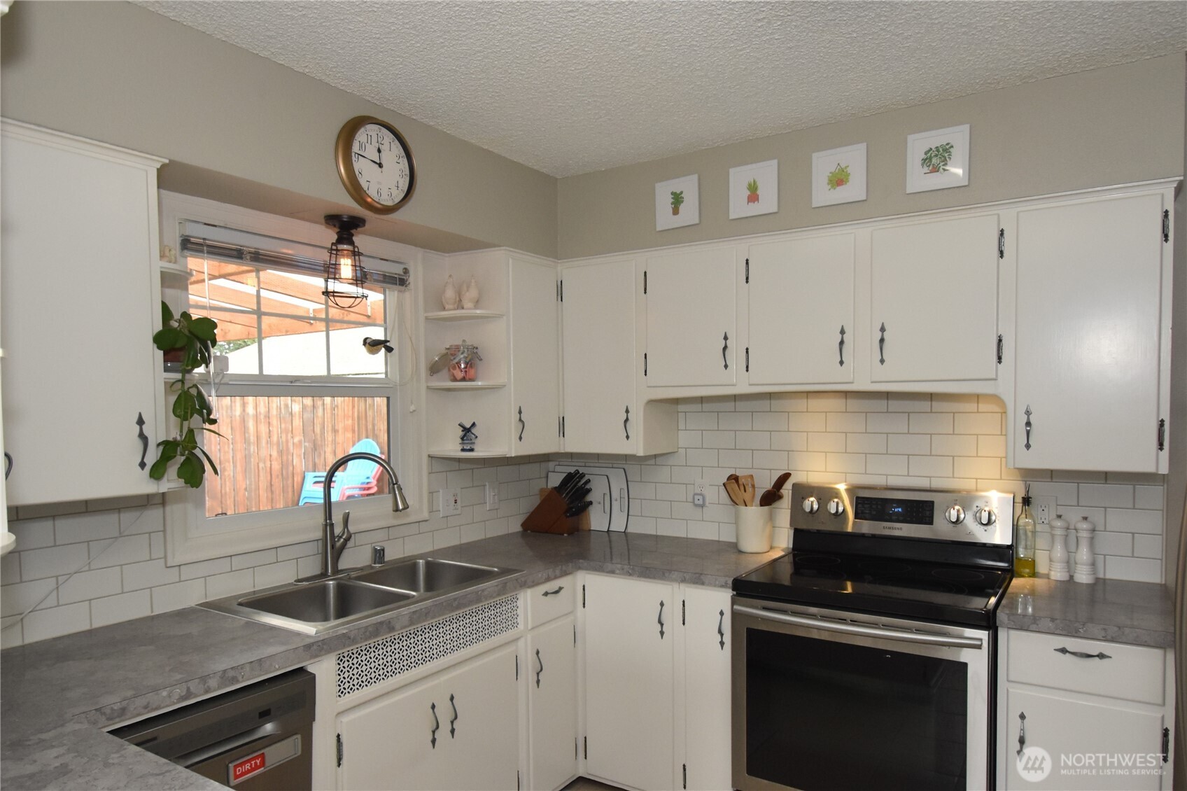701 East Grover Street Lynden, WA 98264 - Photo 6 of 25