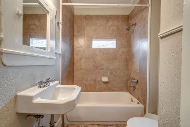 $995 | 115 Goldenrod Street, Unit A, Houston, TX 77009