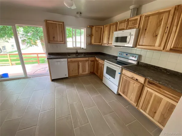 $2,500 | 1830 Independence Street, Unit 1832, Lakewood, CO 80215