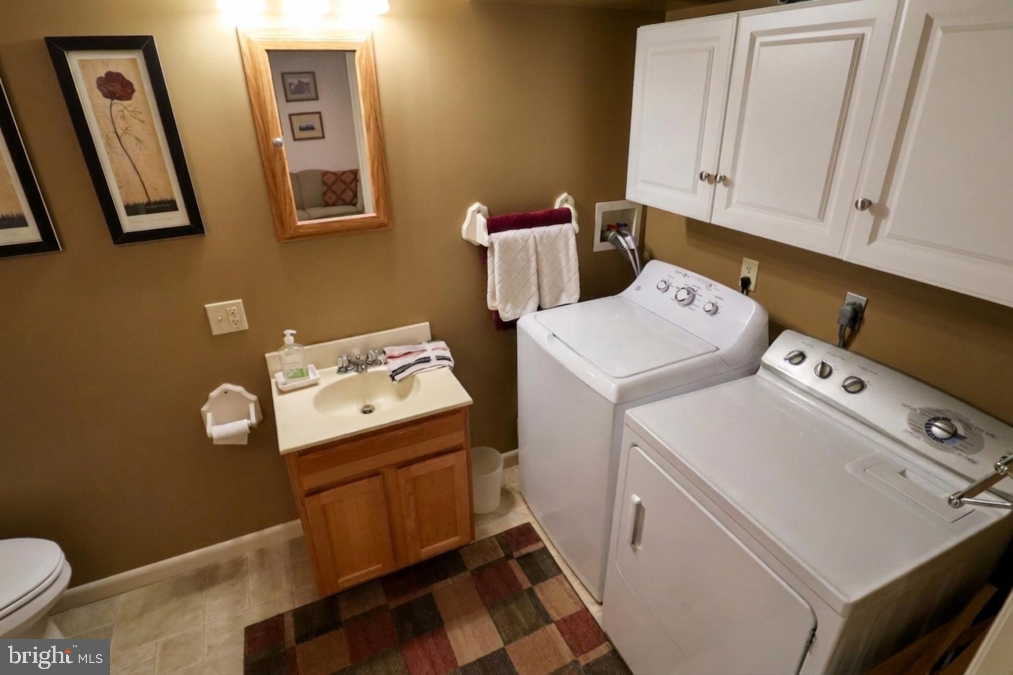 34 South Oak Street Lititz, PA 17543 - Photo 27 of 43 a utility room with dryer and washer